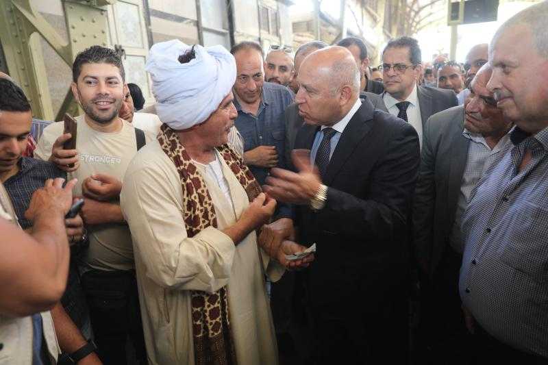 للمرة الثانية خلال 4 أيام وزير الصناعة والنقل في جولة تفقدية بمحطة سكك حديد مصر برمسيس