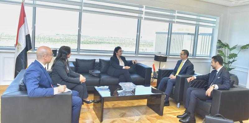 وزير الاستثمار والتجارة الخارجية يلتقي مسؤولي شركة AXA العالمية العاملة في مجال التأمين الصحي وتأمينات الحياة