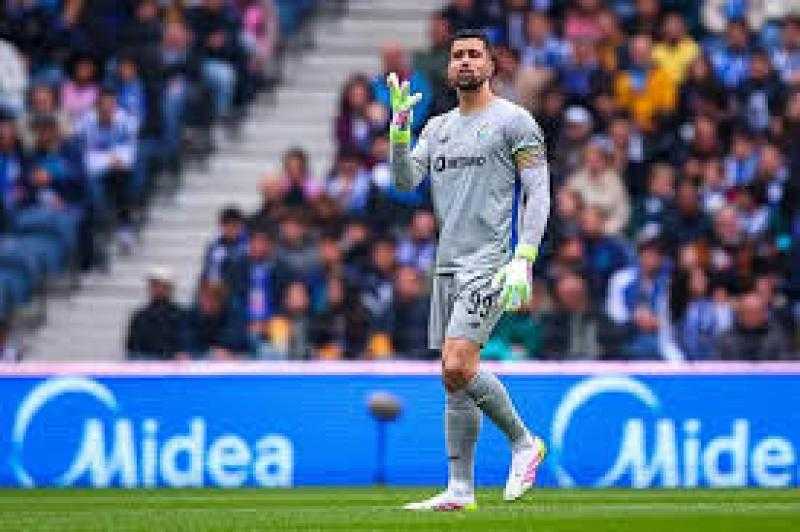 منافس الأهلي.. الإصابة تضرب حارس بورتو قبل كأس العالم للأندية
