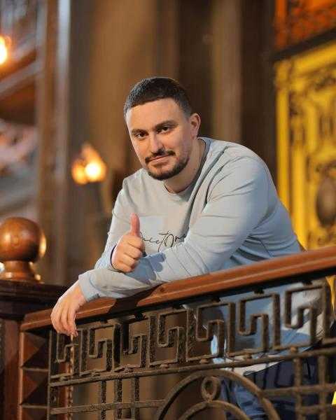 ياسين السقا يدعو لـ ملك أحمد زاهر