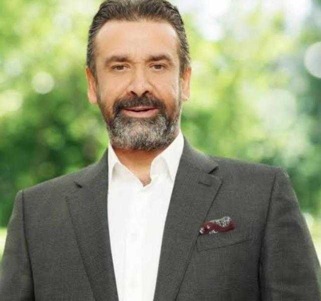 كريم عبدالعزيز: اتمنى العمل مع ياسمين عبدالعزيز