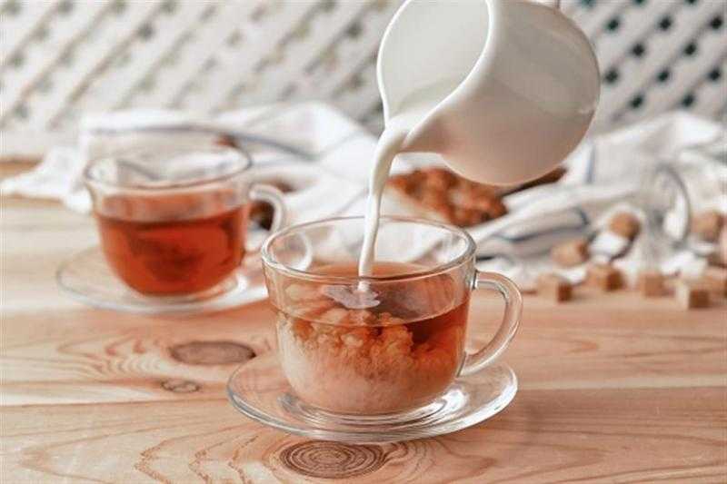 تعرف على أضرار تناول الشاي باللبن