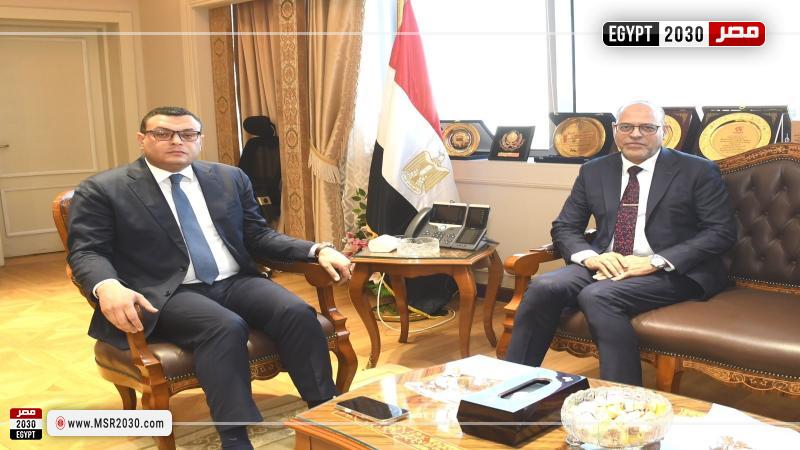 وزيرا الإسكان والعمل