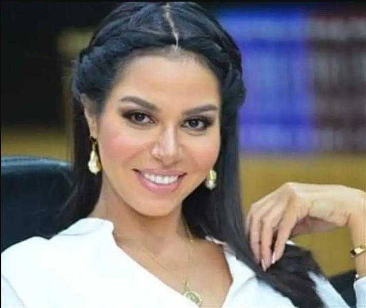 نسرين أمين تخطف الأنظار في أحدث ظهور