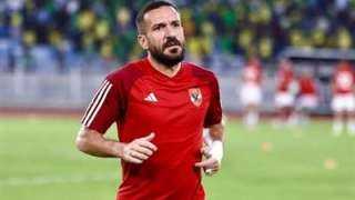 خارج الحسابات.. لماذا لم يعد علي معلول لاعبًا أساسيًا في الأهلي؟
