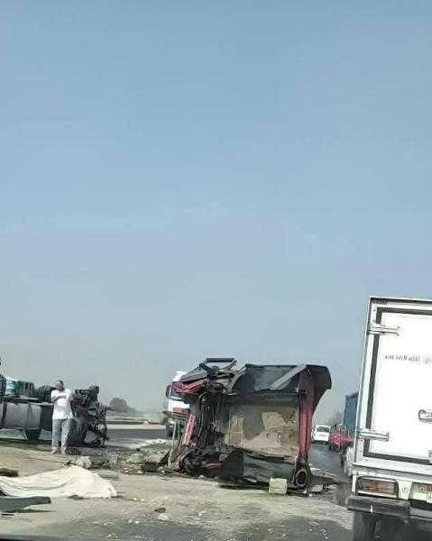 مصرع 3 أشخاص وإصابة 6 في حادث تصادم مروع بين نقل ثقيل وميكروباص بالمنوفية