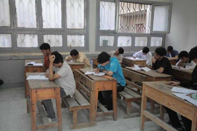 طلاب العلمي يؤدون الفيزياء اليوم.. تعليمات صارمة وتنظيم جديد لامتحانات الثانوية الأزهرية