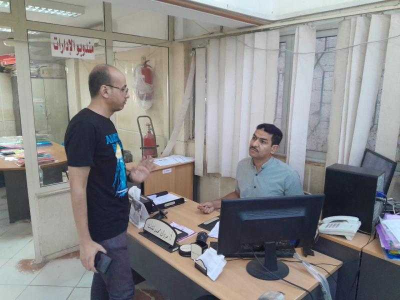رئيس مدينة ديروط بأسيوط يتابع سير العمل بالمركز التكنولوجي