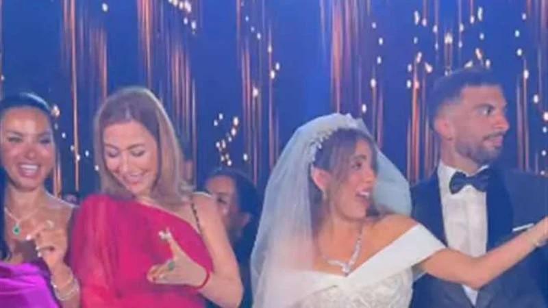 بعد ظهورها بالصاجات.. منة شلبي تتصدر الترند في حفل زفاف الشاعرة منة القيعي