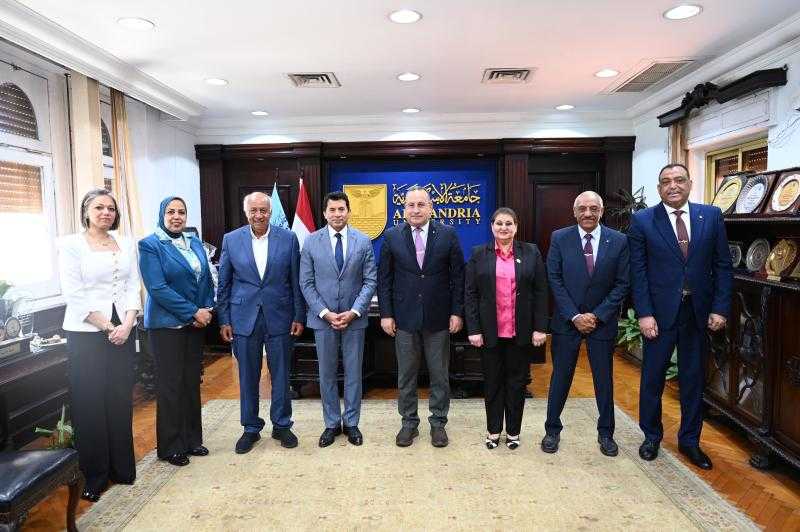 وزير الشباب والرياضة يجتمع مع قيادات جامعة الإسكندرية لبحث التعاون في التوعية بالموت القلبي المفاجئ في القطاع الرياضي