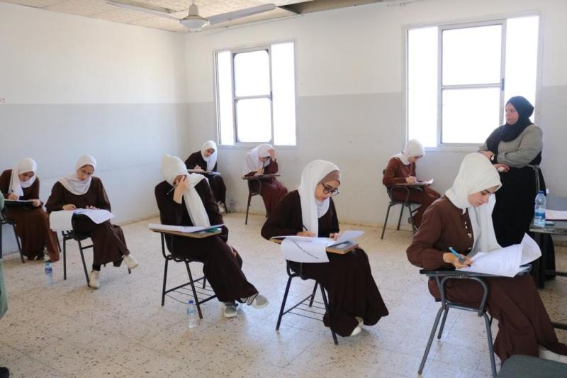 هدوء في امتحان الفيزياء لطلاب العلمي بالأزهر وسط متابعة مكثفة من القطاع