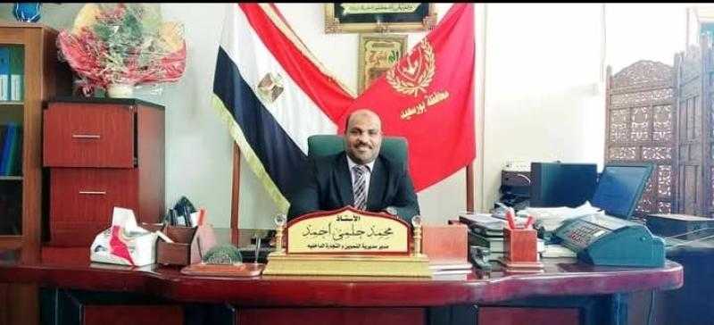 تموين بورسعيد يضبط أحد المحال لحيازته وعرض وبيع أكياس معبأة بقطع الدجاج بها تغيــــر بالخـــواص