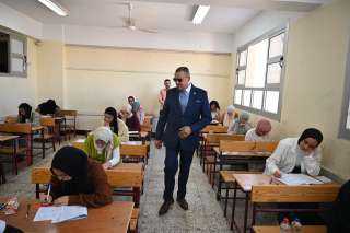 محافظ جنوب سيناء يتفقد لجان امتحانات الثانوية العامة بشرم الشيخ
