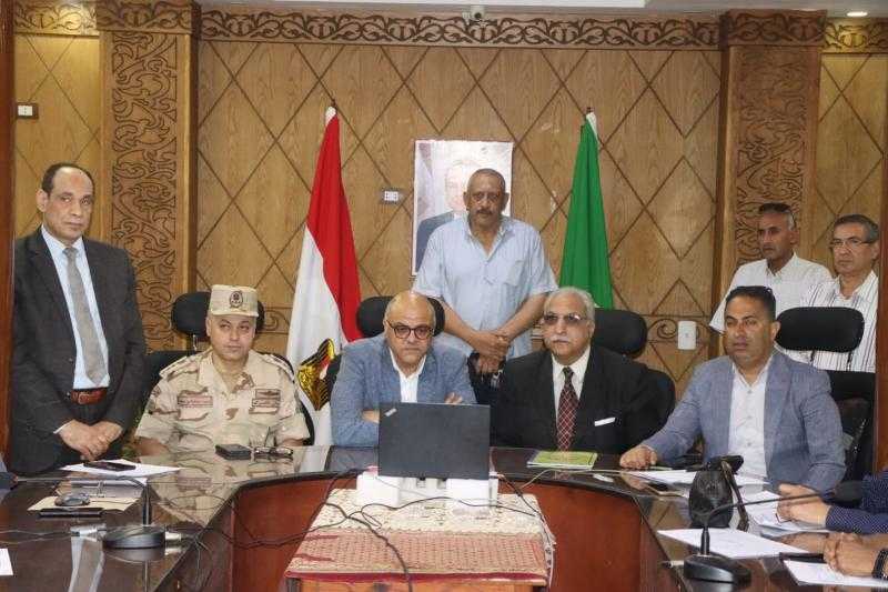 محافظ القليوبية يتفقد غرفة عمليات لجان الثانوية العامة بمديرية التربية والتعليم