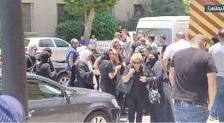 وصول جثمان نجل الموسيقار صلاح الشرنوبي إلى مسجد عمر مكرم