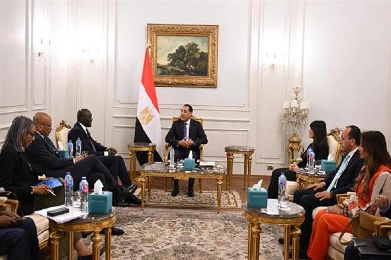رئيس الوزراء يلتقي الرئيس التنفيذي لمؤسسة التمويل الدولية والوفد المرافق له