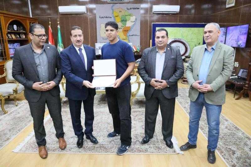 محافظ المنوفية يكرم عدد من المتميزين رياضياً من أبناء المحافظة لحصولهم علي بطولات دولية وميدليات ذهبية