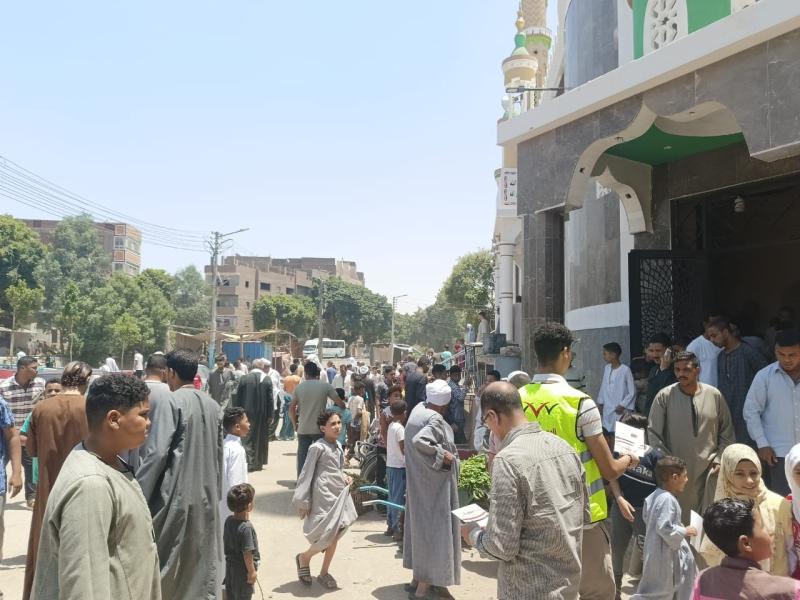 ”المصريين الأحرار” بأسيوط يطلق حملات طرق الأبواب لتوعية المواطنين