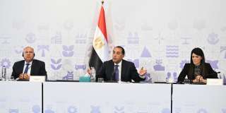 رئيس الوزراء يترأس مائدة مستديرة بعنوان ”الإصلاحات الهيكلية لتعزيز تنافسية القطاع الخاص”