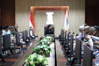 رئيس جامعة الأقصر تعقد اجتماعًا لمتابعة مشروعات الإنشاء والتطوير بالجامعة