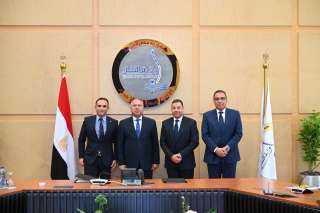 وزير الصناعة والنقل يشهد توقيع عقد ترخيص شركة رحلة رايدز لتنظيم خدمات النقل البري للعمل في مجال نقل الركاب باستخدام نظام تكنولوجيا المعلومات