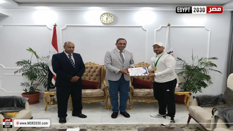 محافظ قنا 