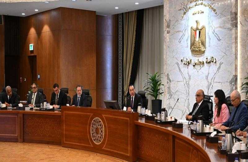 مدبولي يجتمع مع أعضاء اللجنة الاستشارية للتنمية العمرانية وتصدير العقار