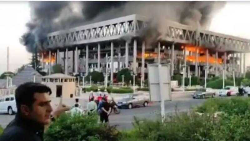 شاهد أول فيديو لقصف التلفزيون الإيراني من الخارج
