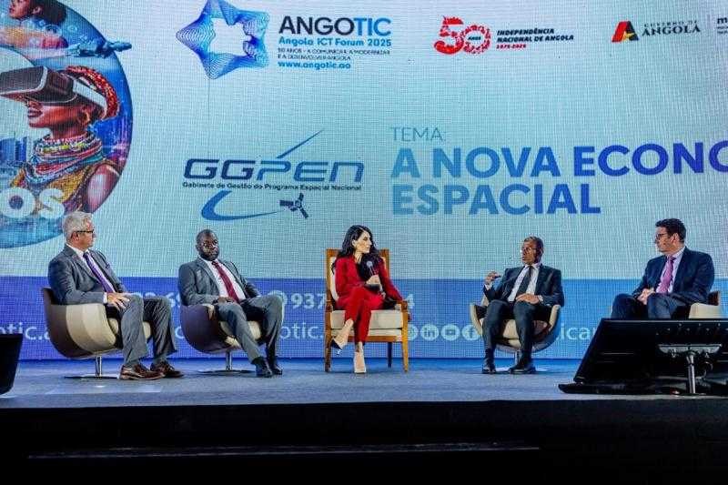 الرئيس التنفيذي لوكالة الفضاء يشارك في المنتدى الدولي لتكنولوجيا المعلومات بأنجولا
