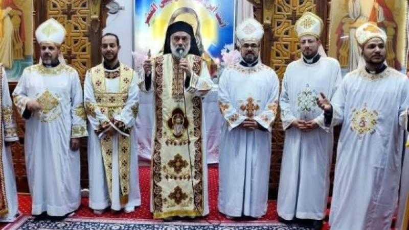 الأنبا باسيليوس يمنح الدرجة الإيبودياكونية للشماس أكرم شوقي بكنيسة مار مرقس بالمنيا