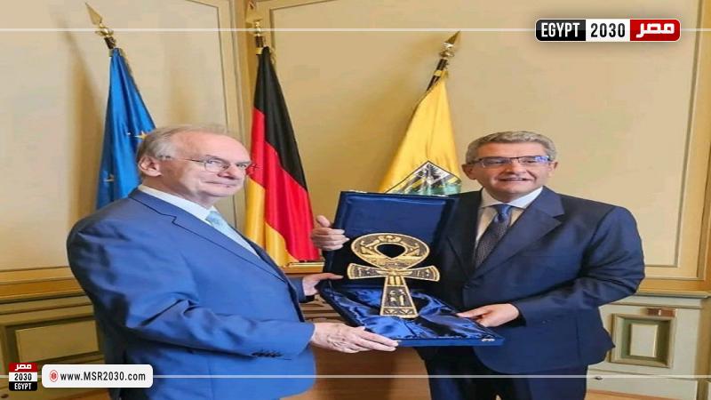 السفير د. محمد البدري سفير مصر لدى برلين خلال اللقاء