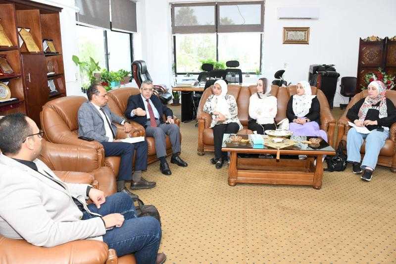 اجتماع تنسيقي مشترك بين مكتبي التعاون الدولي والتسويق الدولي بجامعة قناة السويس لتنفيذ الخطة الاستراتيجية لتدويل برامج الدراسات العليا