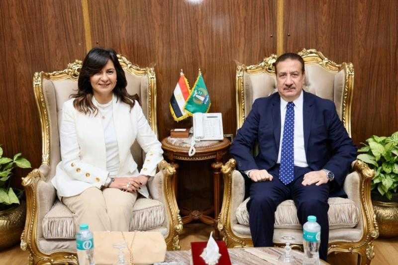 محافظ المنوفية يستقبل السفيرة نبيلة مكرم على هامش اطلاق القافلة التنموية الشاملة بالشهداء