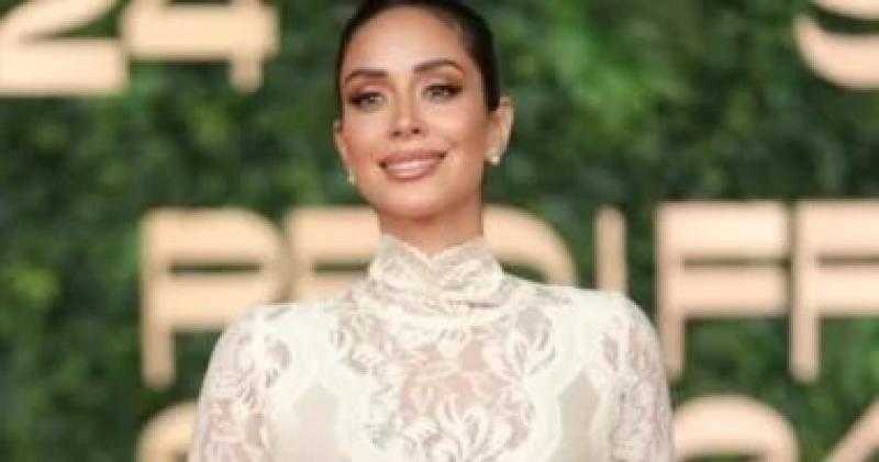 أب القطط.. بسنت شوقي تحتفل بعيد الأب مع زوجها محمد فراج