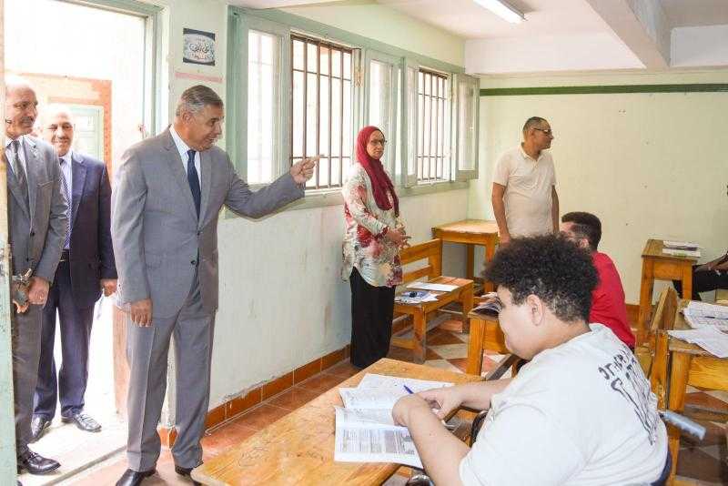 محافظ الإسكندرية يتفقد سير امتحانات الثانوية العامة