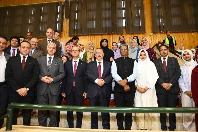رئيس جامعة أسيوط والمحافظ يشهدان انطلاق ورشة عمل احتفالًا باليوم العالمي لليوجا بمشاركة السفير الهندي