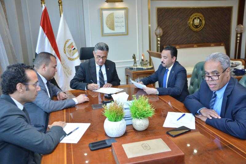 وزير التموين والتجارة الداخلية يلتقي بعدد من السادة أعضاء مجلسي النواب والشيوخ