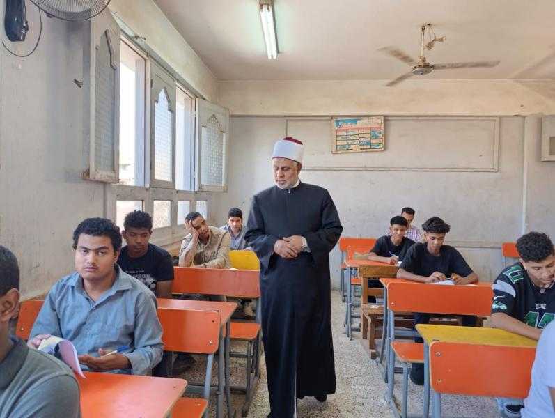 «الشرقاوي» يتفقد امتحانات الثانوية الأزهرية بـ أسوان