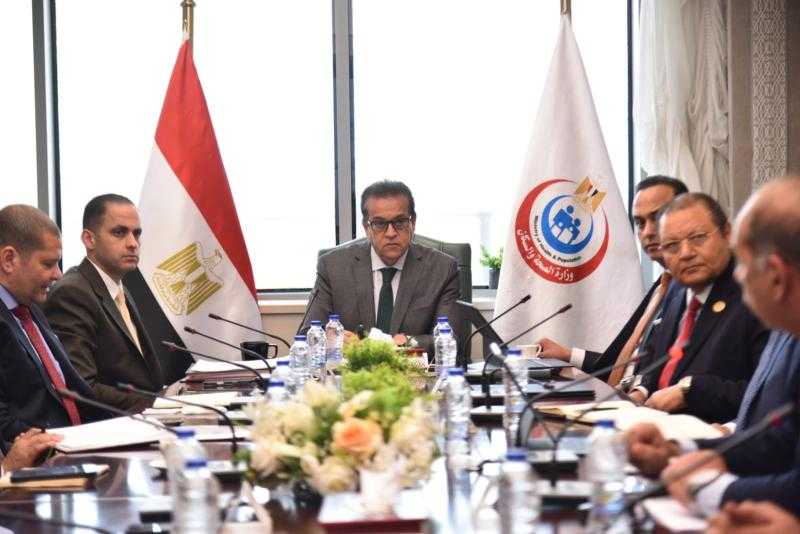 وزير الصحة يتابع الموقف التنفيذي لميكنة التأمين الصحي الشامل