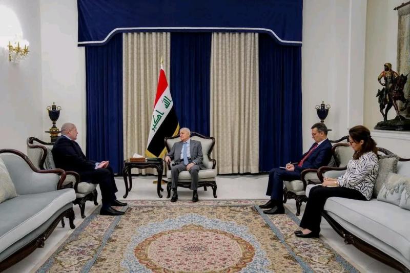 سفير مصر في بغداد يبحث مع الرئيس العراقى تطورات الموقف في الإقليم