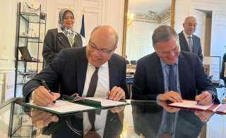 مصر وفرنسا يوقعان اتفاقية ترتيبات فنية بمجالات الطيران