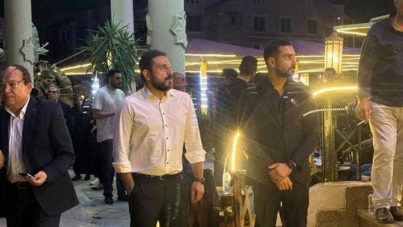 محمد الشرنوبي يتلقى عزاء ابن عمه نجل صلاح الشرنوبي