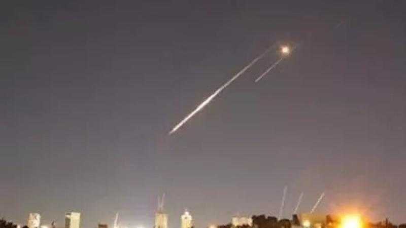 سقوط صواريخ وسط إسرائيل.. أنباء أولية وسط تصعيد التوترات