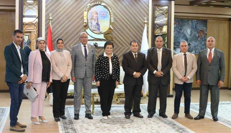 رئيس جامعة جنوب الوادى يستقبل نائب وزير الصحة والسكان لبحث سبل التعاون بين الجامعة ووزارة الصحة