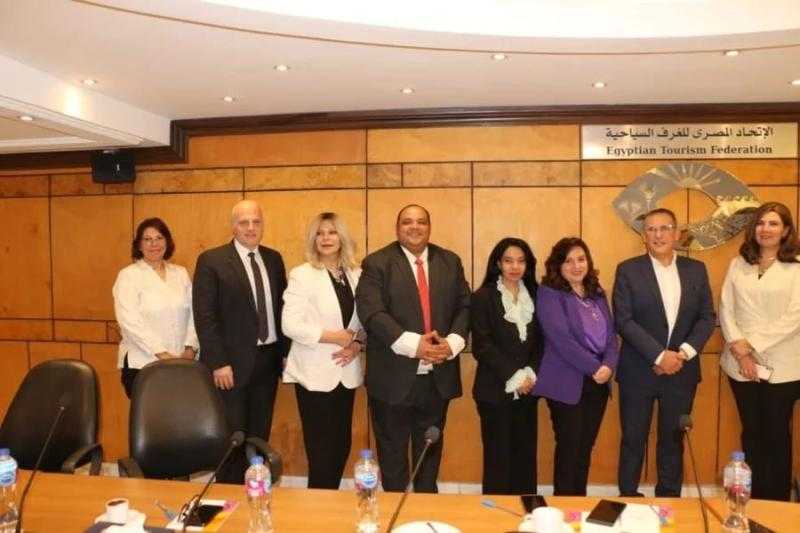 توقيع مذكرة تفاهم بين اتحاد الغرف السياحية وكلية السياحة والفنادق بجامعة حلوان لتأهيل الخريجين ورفع كفاءة العاملين بالقطاع