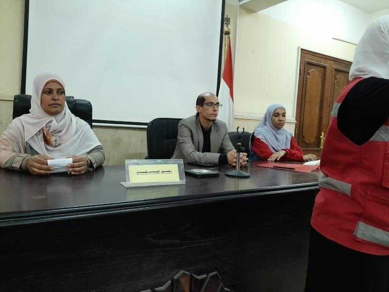وحدة السكان تنظم ندوة توعوية عن الإسعافات الأولية بمدينة البياضيه بالأقصر
