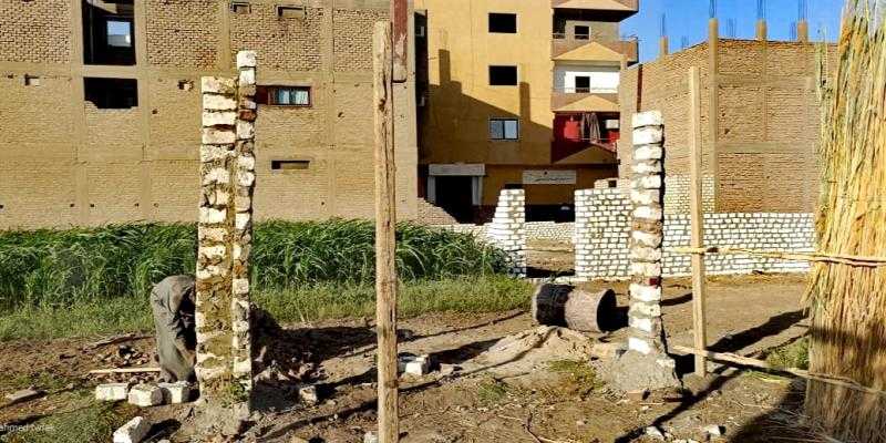 إزالة حالة بناء مخالف في المهد بمنطقة العمامرة شرق مدينة الأقصر