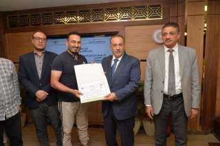 محافظ أسيوط يكرم أبطال كيك بوكسينج بدرنكة بعد تألقهم في بطولة كأس العالم بتركيا