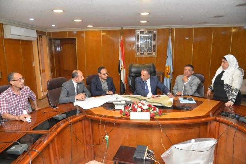 محافظ أسيوط يعلن اعتماد الحدود الإدارية الجديدة للمحافظة بزيادة مليون ونصف فدان غربًا