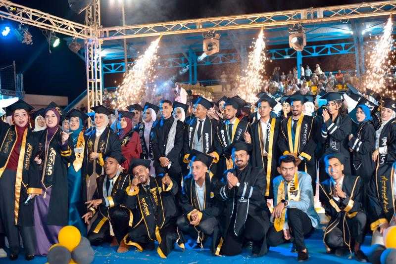 احتفالية كلية الآداب بجامعة الوادي الجديد بعيد الخريجين التاسع 2025